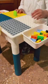 Mesa didáctica con bloques y 2 sillas